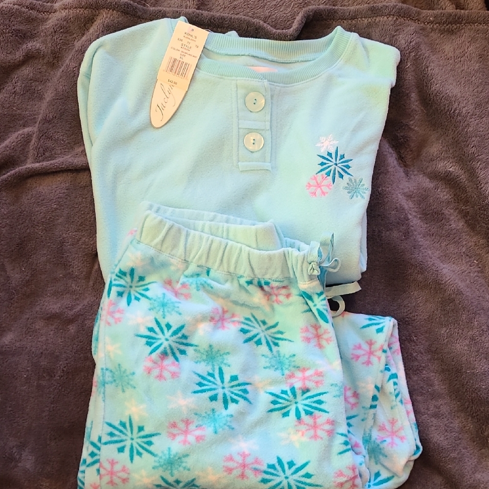 Women's Light Blue Pajama Set with Snowflake Pattern